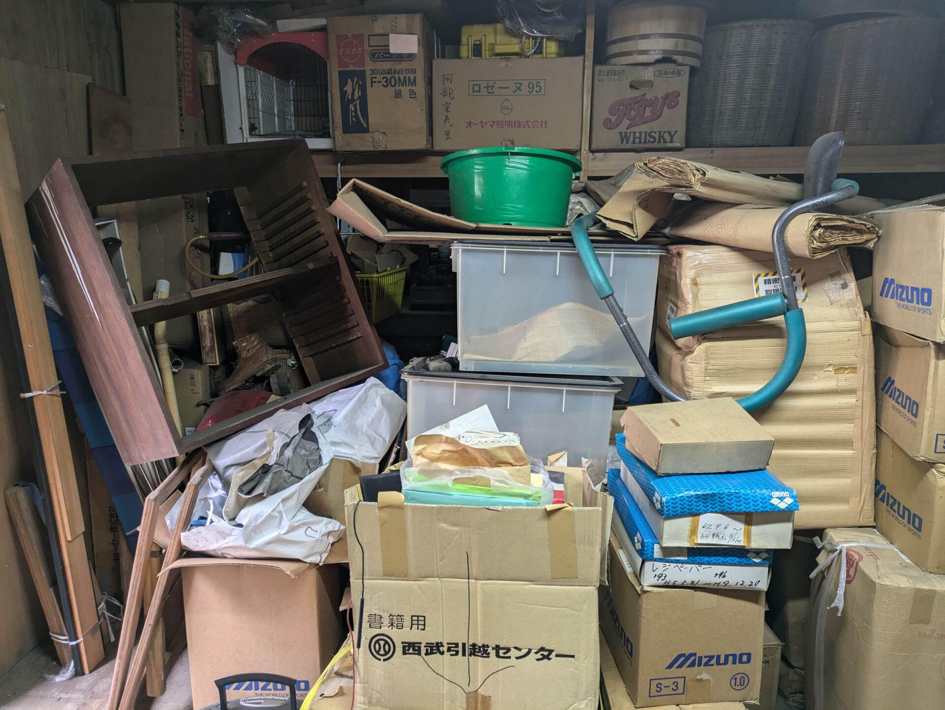 物置内の不用品1