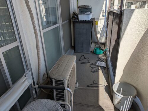 マンション遺品処分ベランダ作業前
