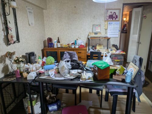 マンション遺品処分リビング作業前2