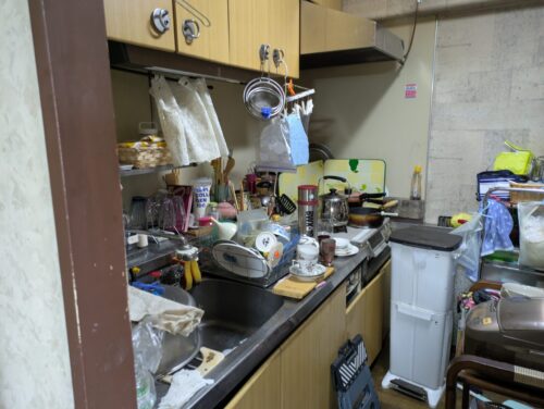 マンション遺品処分キッチン作業前3