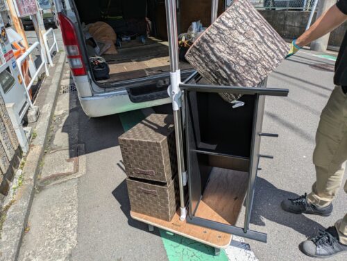 車両へ少量不用品を積み込み