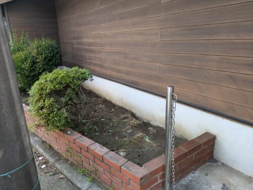家前花壇草むしり後