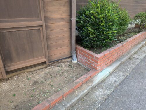 家前花壇草むしり後2
