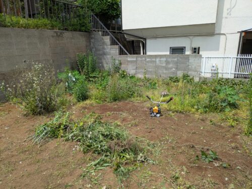 更地草刈り中