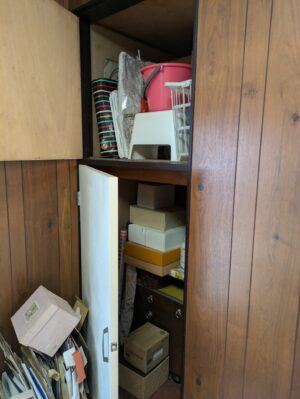 残置物処分収納スペース処分前