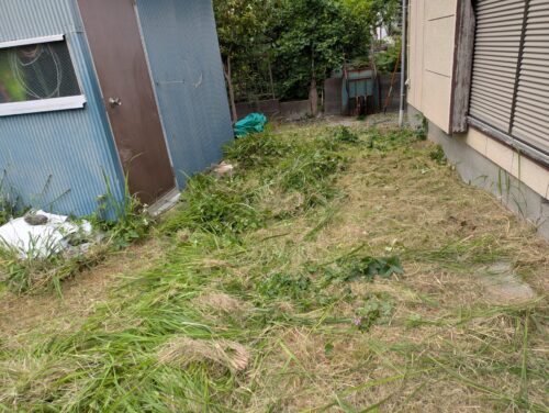 お庭の草刈り終了