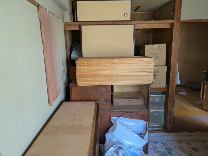 川崎市マンション引越後残置物処分和室押し入れ作業前