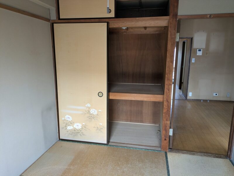 川崎市マンション引越後残置物処分和室押し入れ作業後