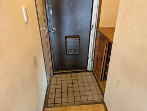 川崎市マンション引越後残置物処分玄関作業後