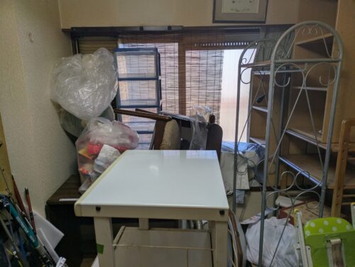川崎市マンション引越後残置物処分洋室作業前2