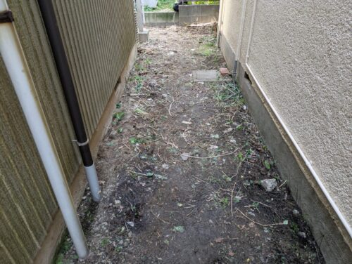 家側面草むしり、ゴミ処分後1