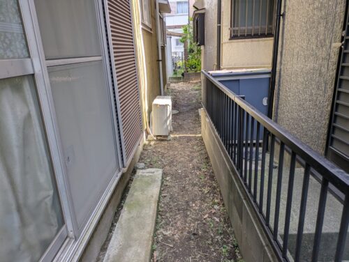 家側面草むしり、ゴミ処分後2