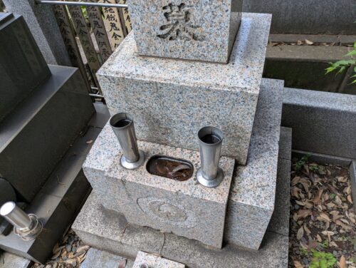 お墓掃除前2