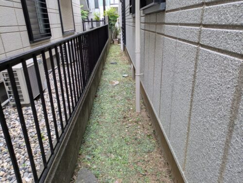 庭側面草むしり後