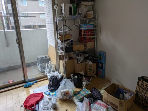 一人暮らしマンション部屋内残置物処分前