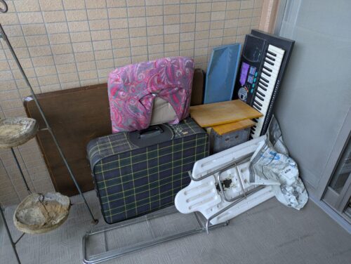 横浜市鶴見区マンション残置物処分サブベランダ作業前