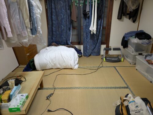 アパートのお部屋残置物メイン処分前