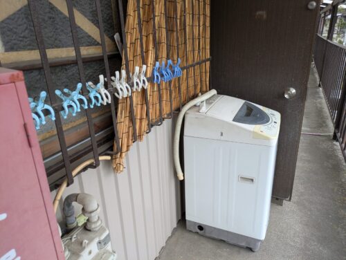 アパートのお部屋残置物廊下処分前