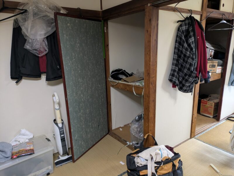アパートのお部屋残置物クローゼット収納処分前