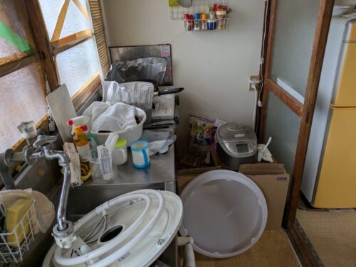 アパートのお部屋残置物キッチン処分前