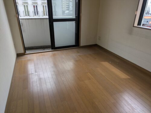 ゴミに埋もれた洋室の残置物処分後2