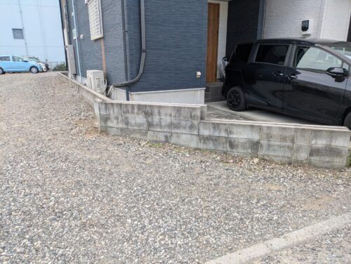 駐車場入り口草むしり後