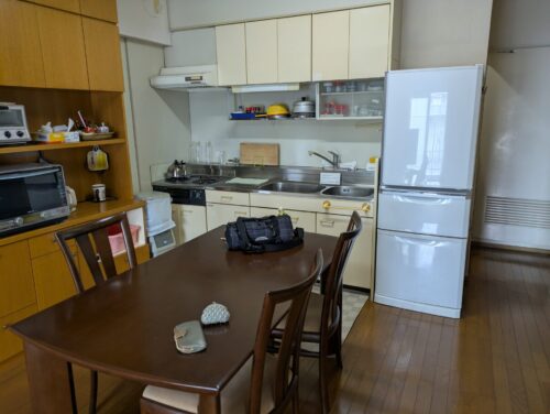 マンション残置物処分キッチン作業前