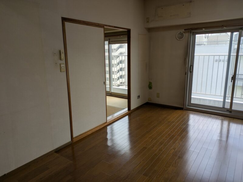 マンション残置物処分リビング作業後2