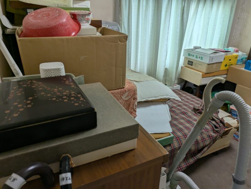 マンション残置物処分洋室作業前2