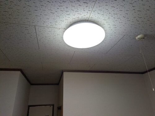 照明カバーを取り付け