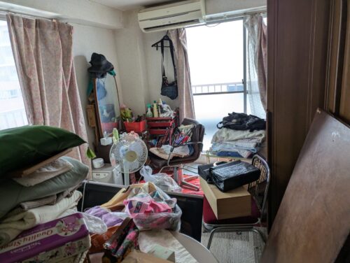 カーペット洋室2残置物処分前