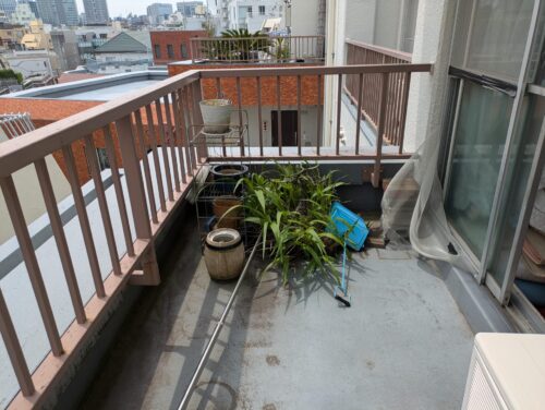 ベランダ残置物処分前