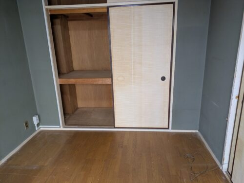 フローリング洋室収納残置物処分後