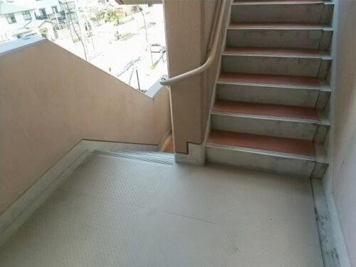 粗大ゴミ置き場への移動は階段が多い