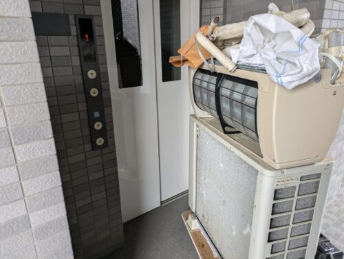 エレベーターで移動