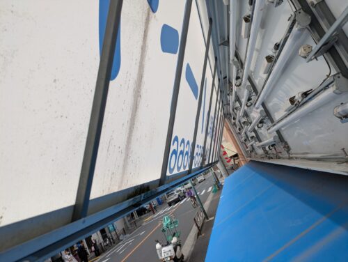 看板内の汚れ、掃除前