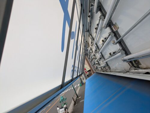 看板内の汚れ、掃除後