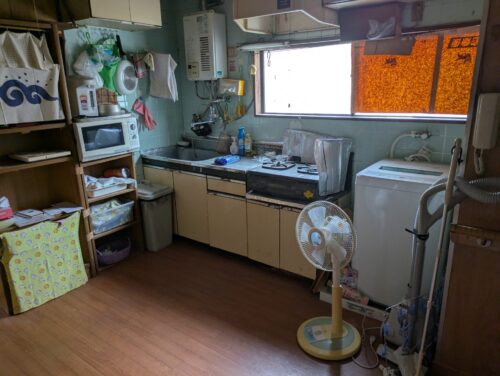 戸建て引越後処分2階キッチン作業前