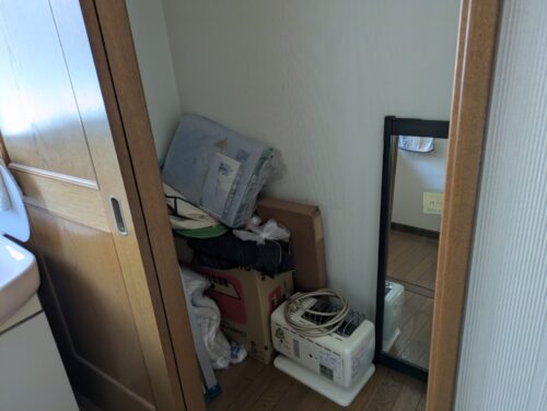 戸建て残置物処分2階納戸作業前