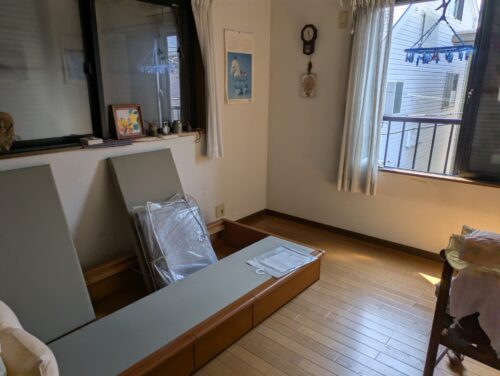 戸建て残置物処分2階洋室寝室作業前