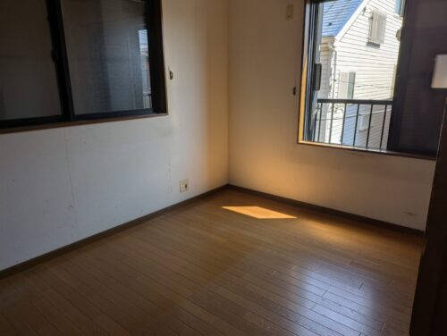 戸建て残置物処分2階洋室寝室作業後