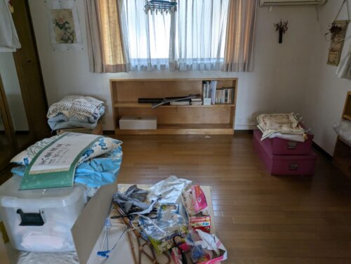 戸建て残置物処分2階洋室作業前