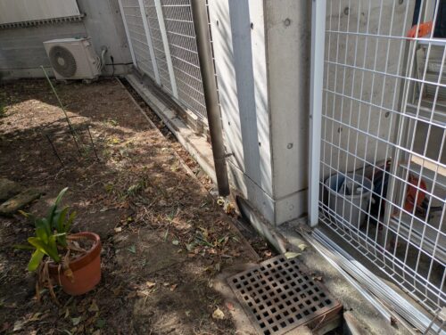 側溝グレーチングを外す2