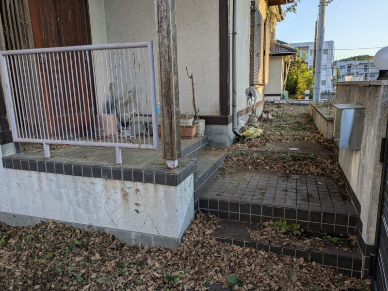 玄関伐採、草刈り後