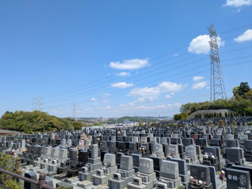 広大な霊園へ到着