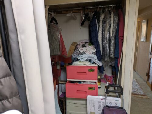 洋室クローゼット引越後残置物処分前