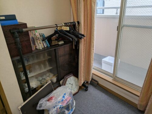 3階建戸建て残置物処分2階リビング作業前2