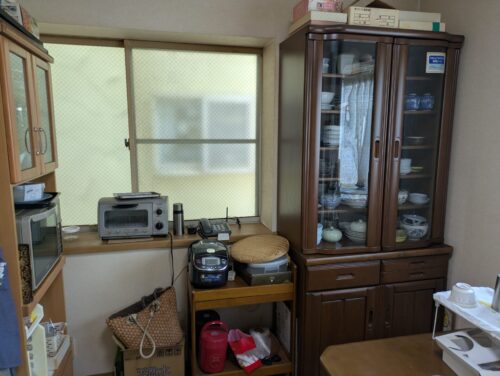 3階建戸建て残置物処分2階キッチン作業前3