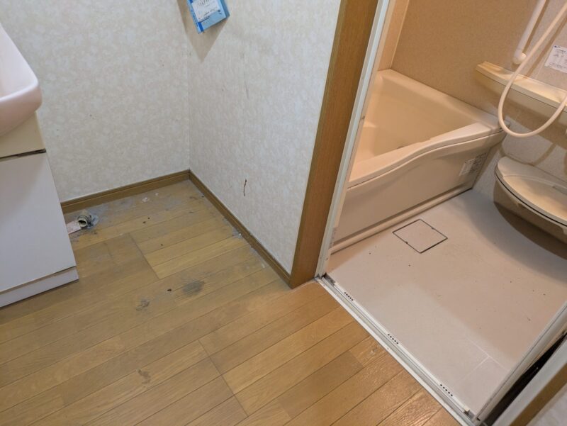 3階建戸建て残置物処分洗面所作業後