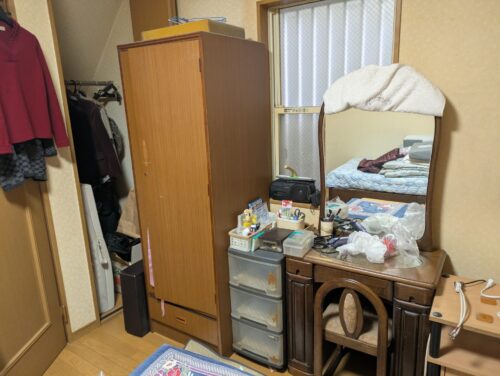 3階建戸建て残置物処分1階洋室作業前2